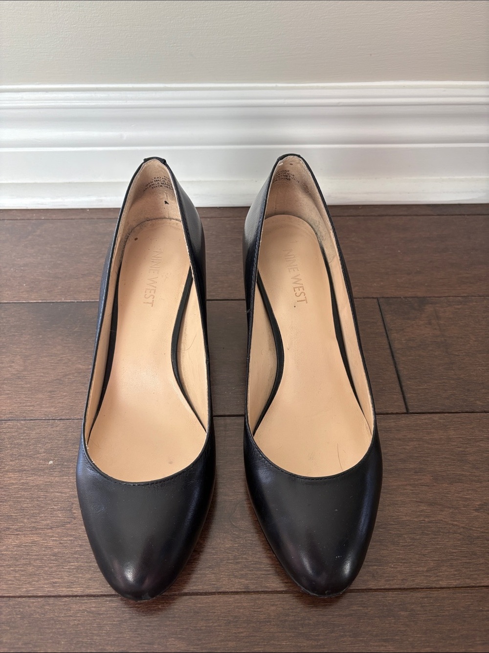 Nine West Black Leather Classic Pointed Pumps